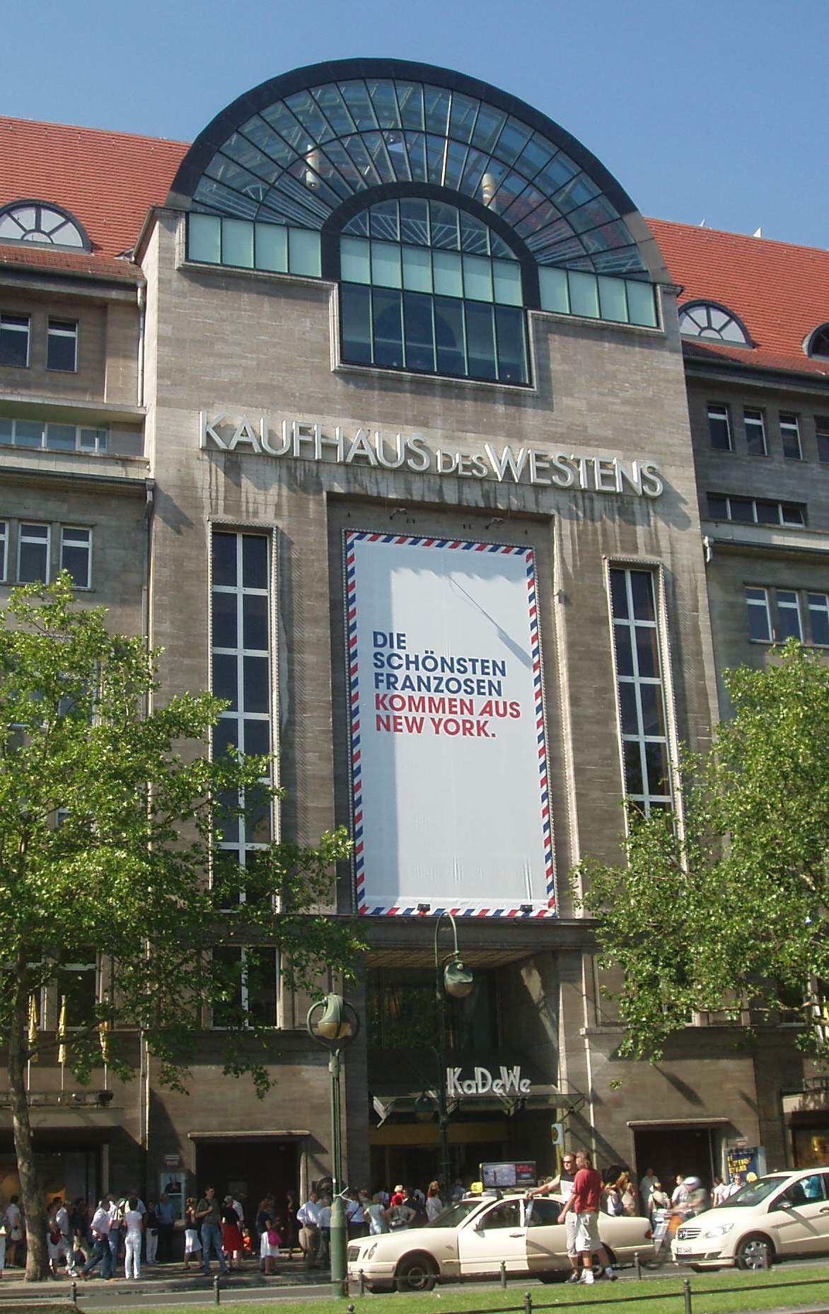 KaDeWe_Berlin_-_June_2007.jpg